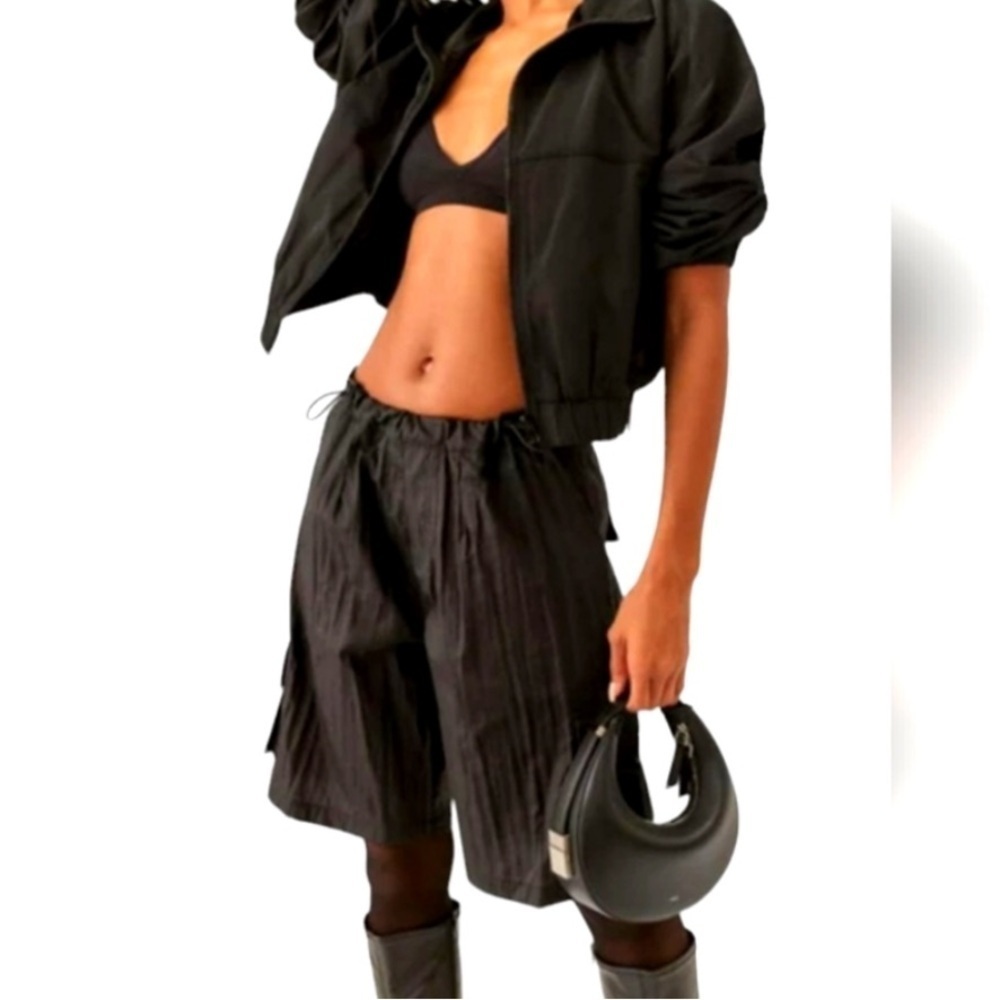 🔥Motelrocks,sTenchi Shorts in Metallic Green,Cargo,Front& Back Pockets,Size XS - Picture 3 of 9